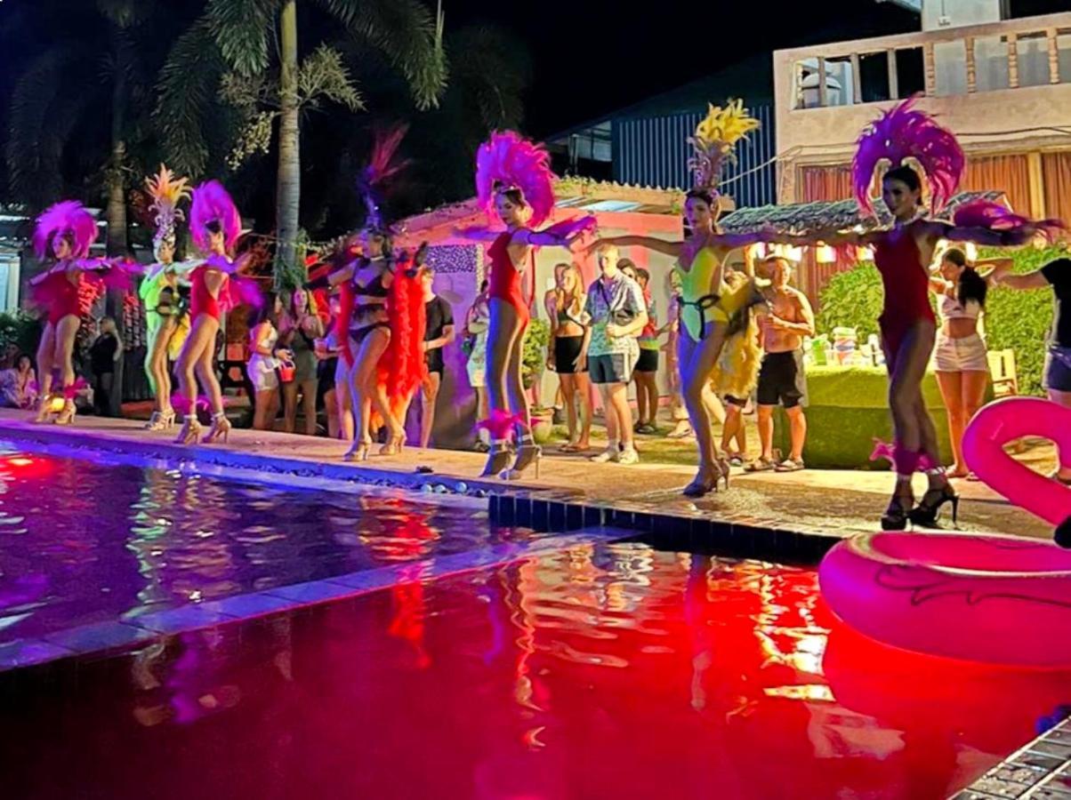 Wet! A Pool Party Hostel By Wild & Wandering Haad Rin Extérieur photo