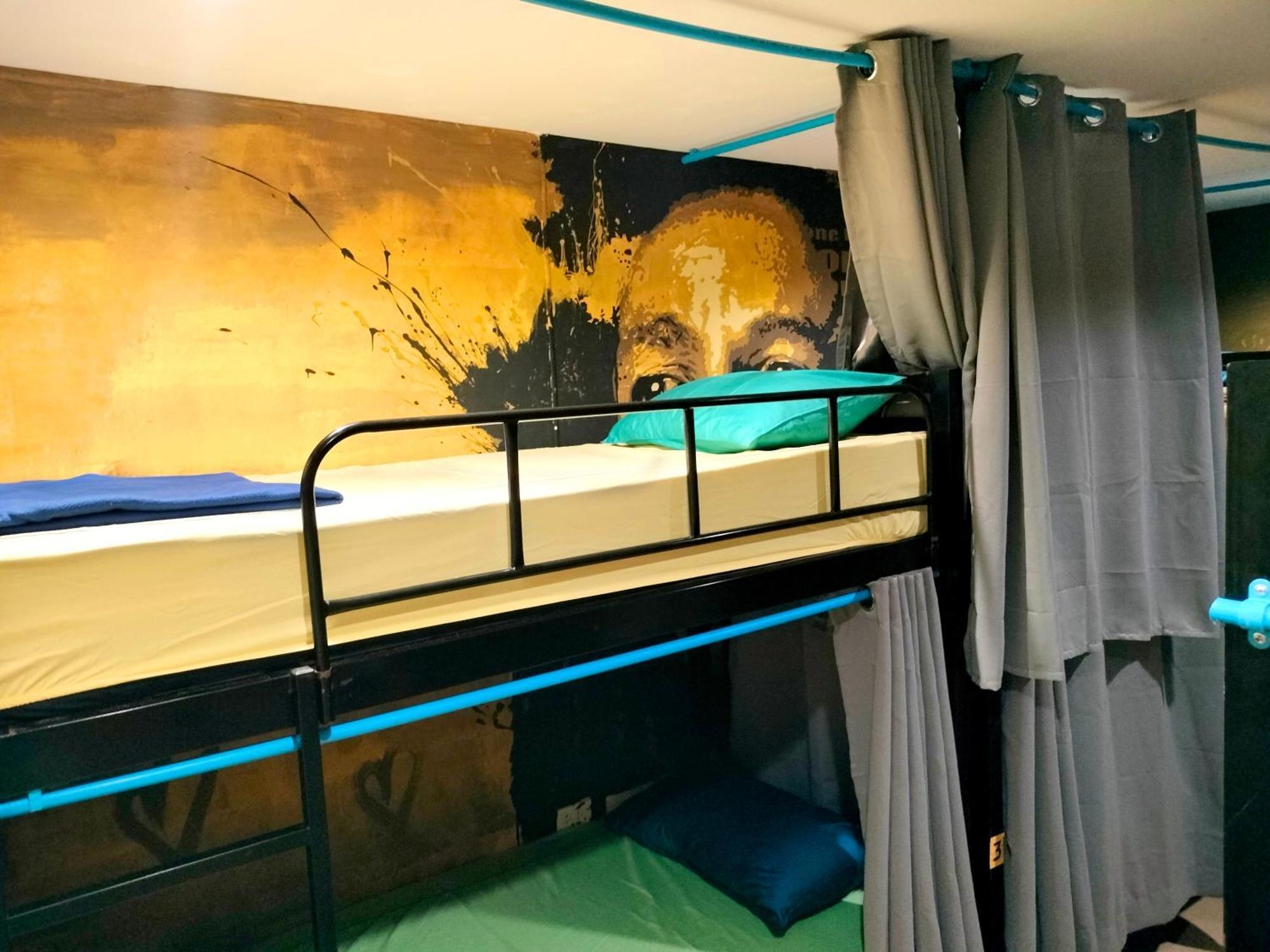 Wet! A Pool Party Hostel By Wild & Wandering Haad Rin Extérieur photo